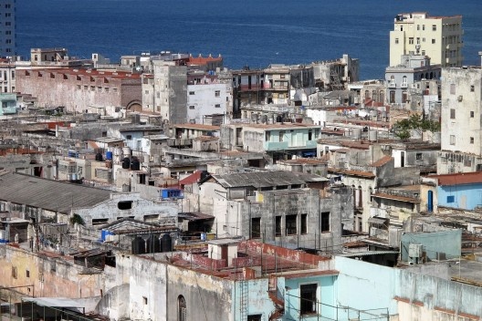 Vista aérea do bairro Centro Havana, em péssimo estado de conservação<br />Foto Roberto Segre 