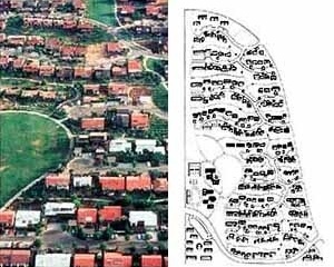Village Homes, 1973. Davis, Califórnia. Projeto com orientação norte-sul para as moradias e rede de caminhos para pedestres e ciclovias [Community Greens / www.web.mit.edu/course/11/11.328j/www/index.html]