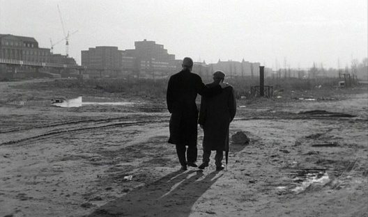 Cena de <i>Asas do desejo</i>, direção de Wim Wenders, 1987, filme em diálogo com o pensamento e obra do filósofo Walter Benjamin<br />Foto divulgação 