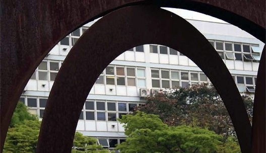 Edifício do Instituto de Altos Estudos da USP<br />Foto divulgação  [Catálogo IEA 2011]