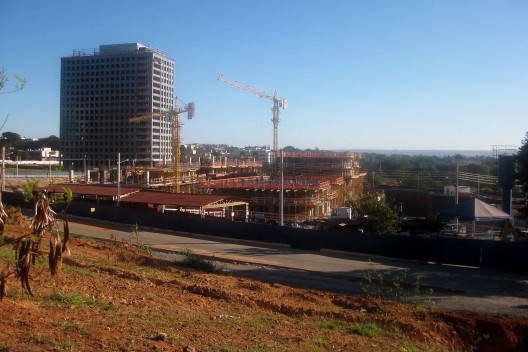 Prédios em construção no Setor de Autarquias Norte, Brasília<br />Foto Aldo Paviani 