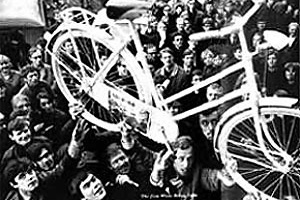 "White bicycle plan", Amsterdã, 1966 [http://paginas.terra.com.br/arte/anaholck]