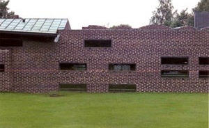 Sigürd Lewerentz, Igreja de São Pedro, Klippan, fachada<br />Foto Fabio Galli  [Claes Dymling. Architect Sigurd Lewerentz, vol. I, p.173,]