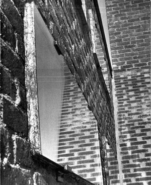 Sigürd Lewerentz, Igreja de São Pedro, Klippan, janela, detalhe [The dilemma of classicism , p. 76]