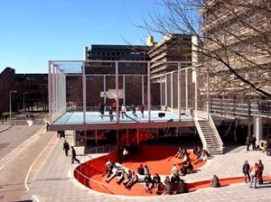 Basket Bar. Vista geral [http://architettura.supereva.com/architetture/20031018/]
