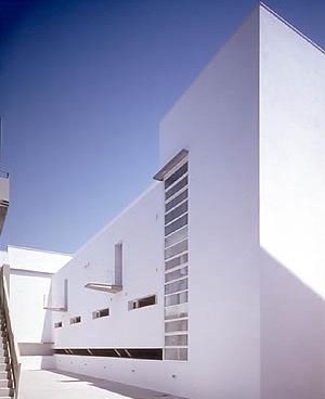 Aberturas pequenas, compatíveis com o sol andaluz