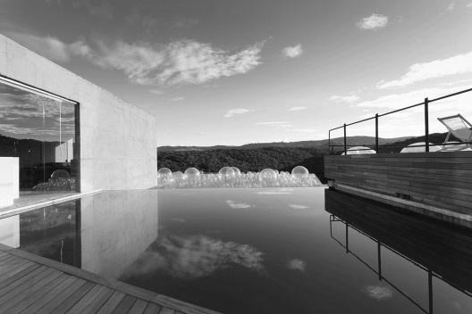 Conjunto bar/piscina/galeria